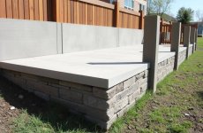 Как выбрать и использовать железобетонные плиты, стеновые панели и столбы для забора: практическое руководство